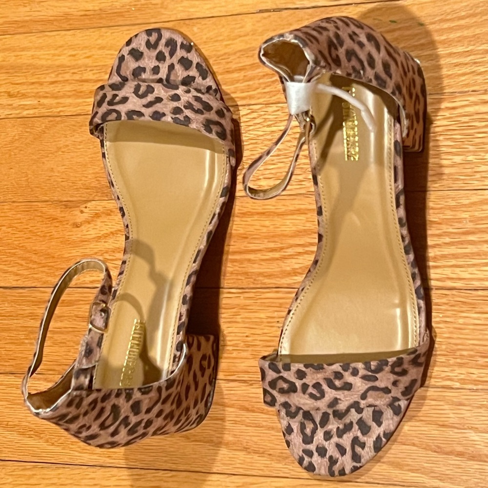 🆕 Leopard Sandals - Picture 3 of 5